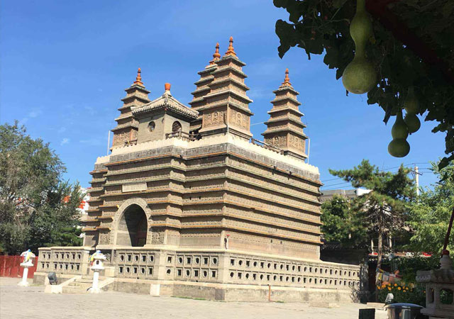 Five Pagoda Temple