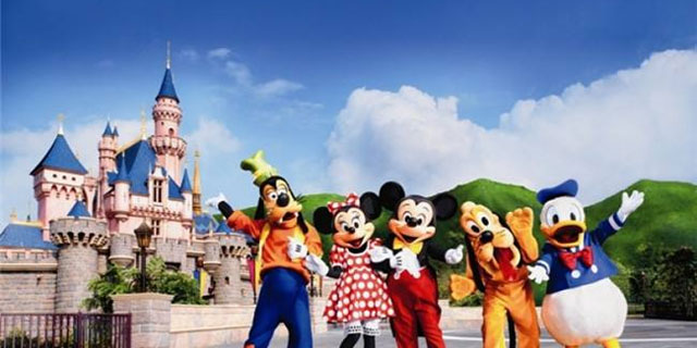 Hong Kong Disneyland Tour