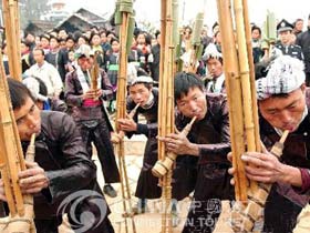 Lusheng Dancing – Guizhou Travel Guide
