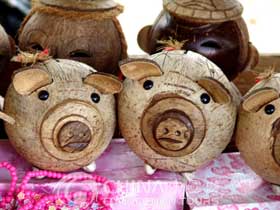 Haikou Coconut carvings, Haikou Shopping, Haikou Travel Guide