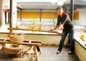 Luzhi Travel Guide