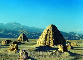 Mausoleums of the Western Xia Kingdom, Ningxia Travel Guide