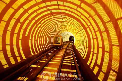 http://www.china-tour.cn/images/Shanghai/Bund-Sightseeing-Tunnel.jpg